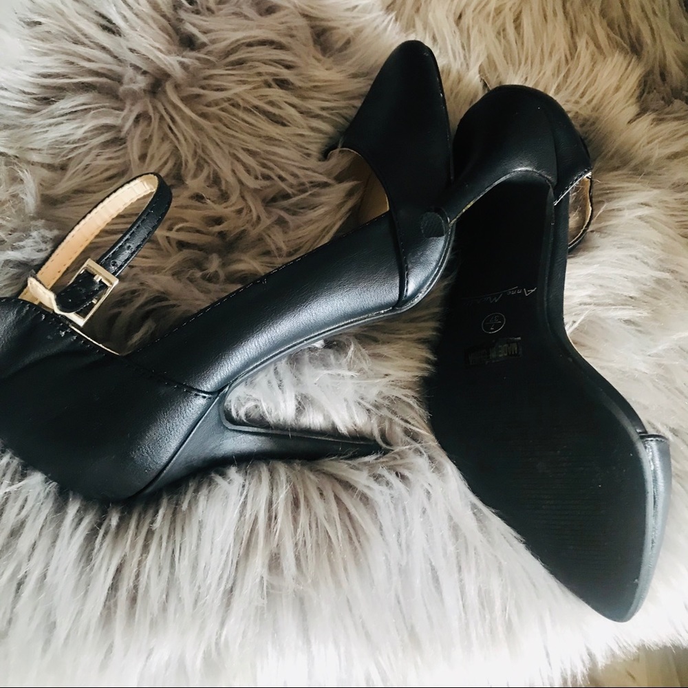 Shoes - Picture 6 of 7